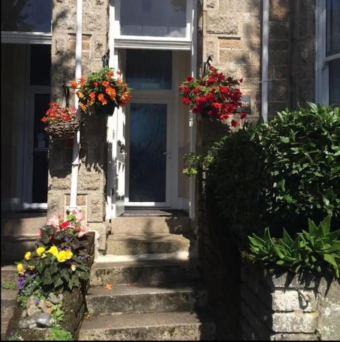 Bright 2 Bedroom Apartment Near Seafront Central Penzance Exterior photo