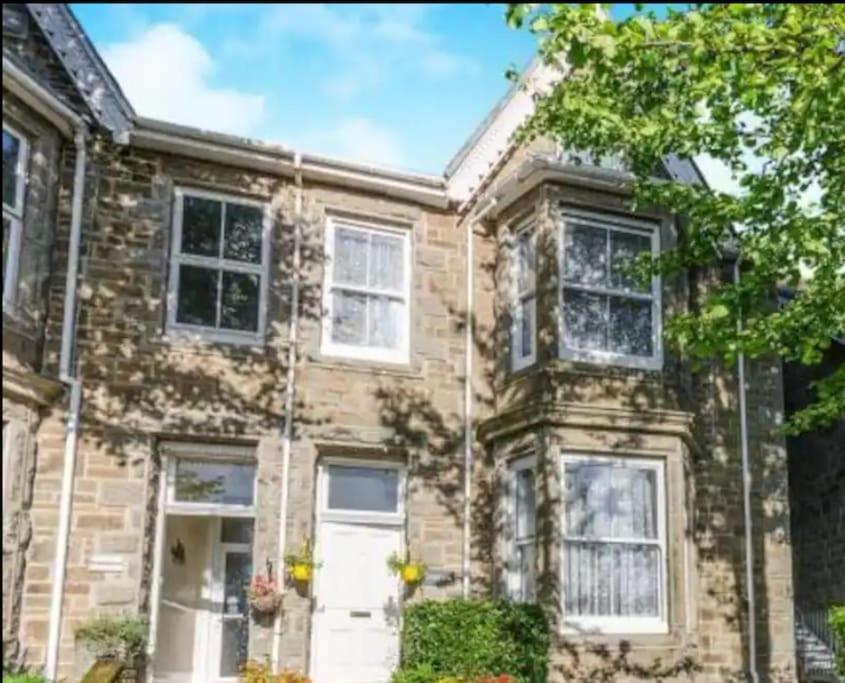 Bright 2 Bedroom Apartment Near Seafront Central Penzance Exterior photo