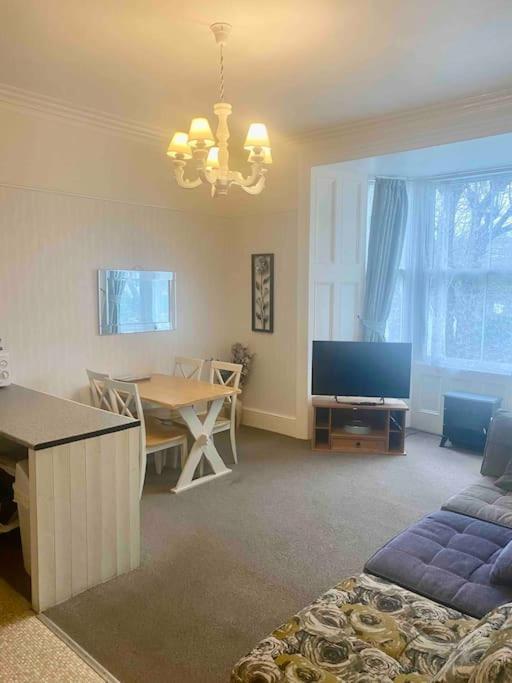 Bright 2 Bedroom Apartment Near Seafront Central Penzance Exterior photo